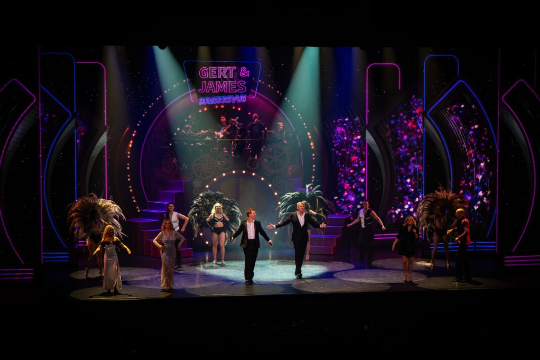 Een zomerse avond glitter en humor met de Gert & James ZomerRevue